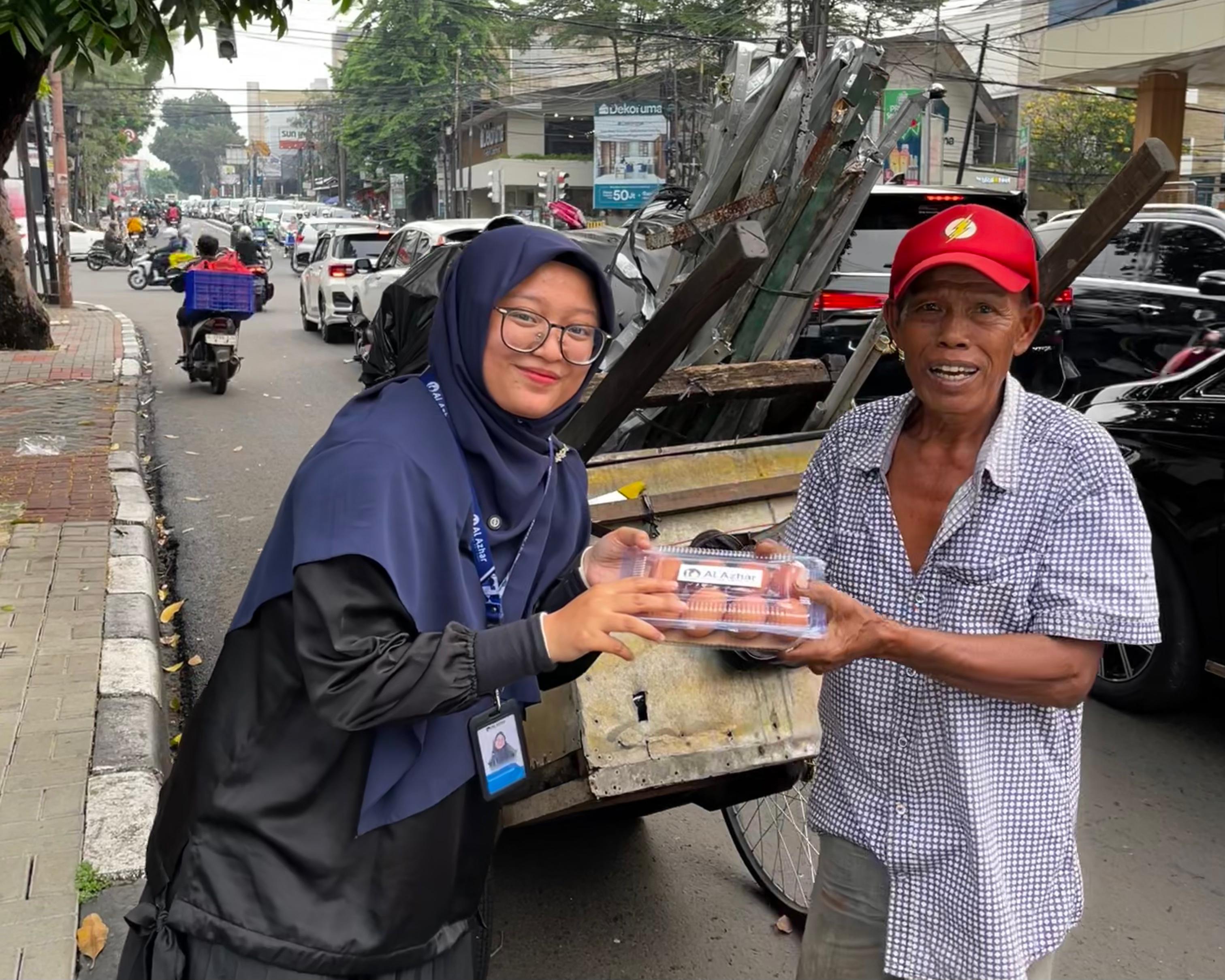 Sembako untuk Pejuang Jalanan