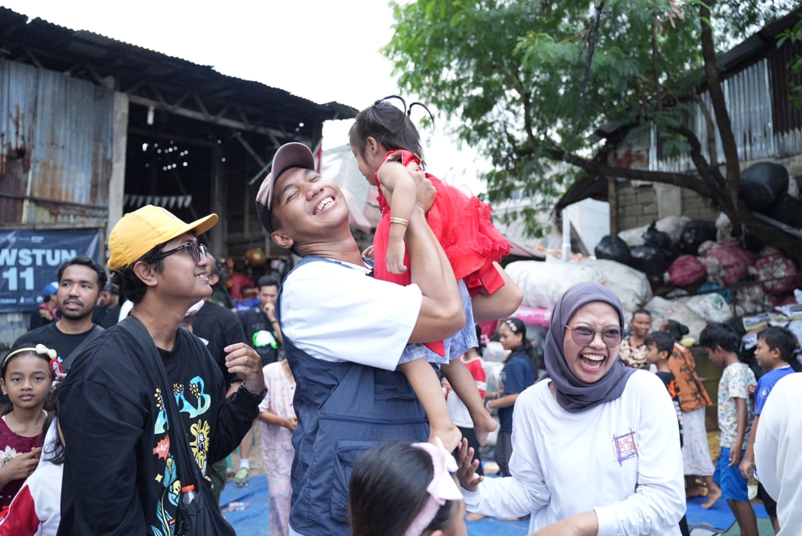 Gowstun 11 Hidupkan Keceriaan Kampung Pemulung