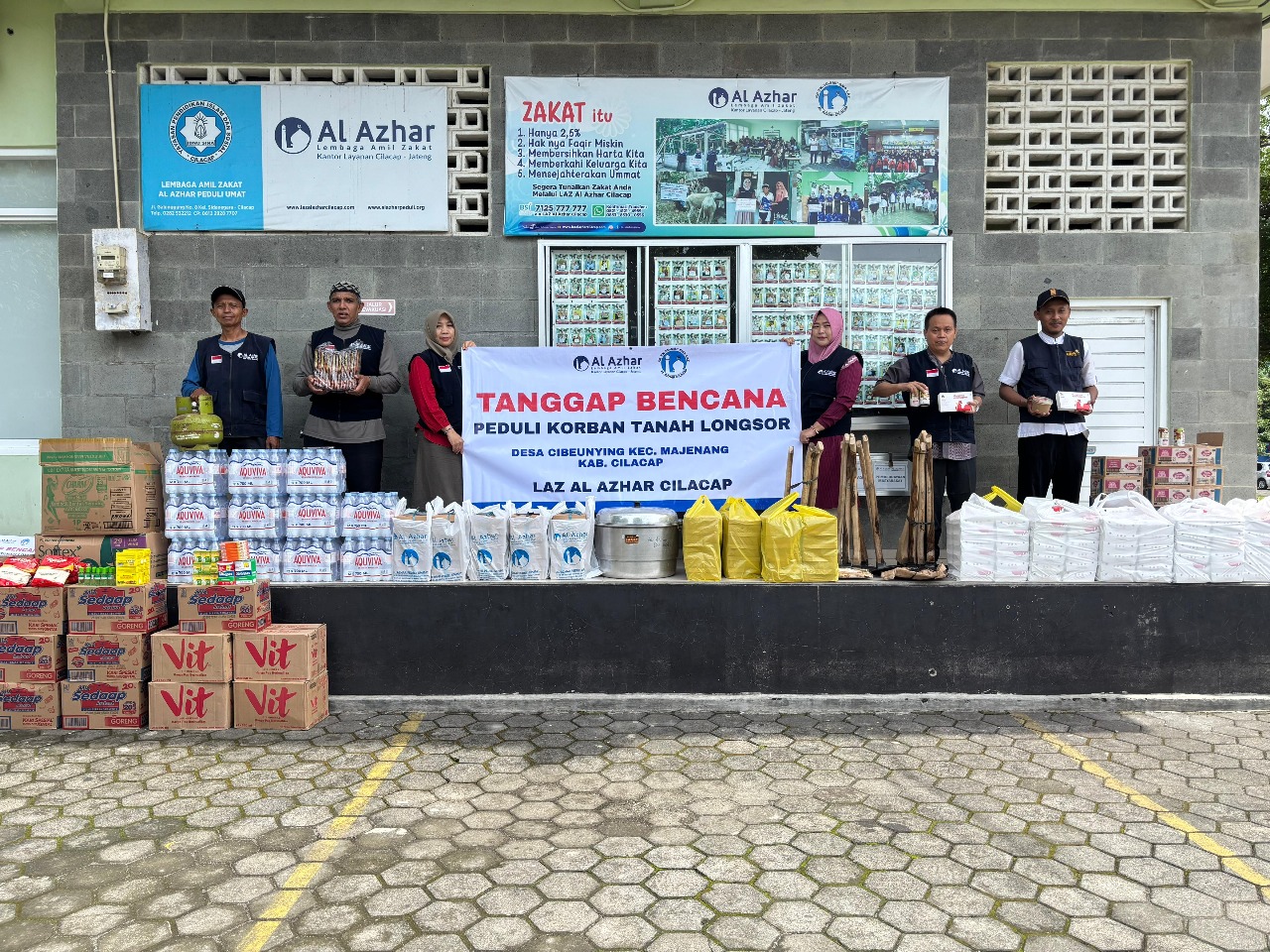 LAZ Al Azhar Tanggap Bencana: Ribuan Warga Cilacap Terjebak Banjir dan Longsor