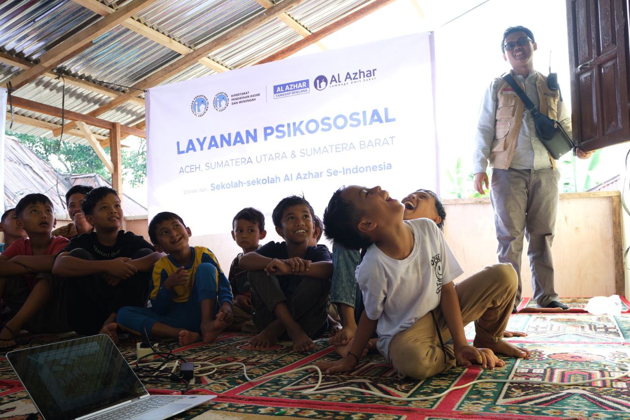 Senyum Kembali Mekar di Jorong Labuah: LAZ Al Azhar Gelar Aksi Psikososial bagi Anak Korban Banjir di Agam