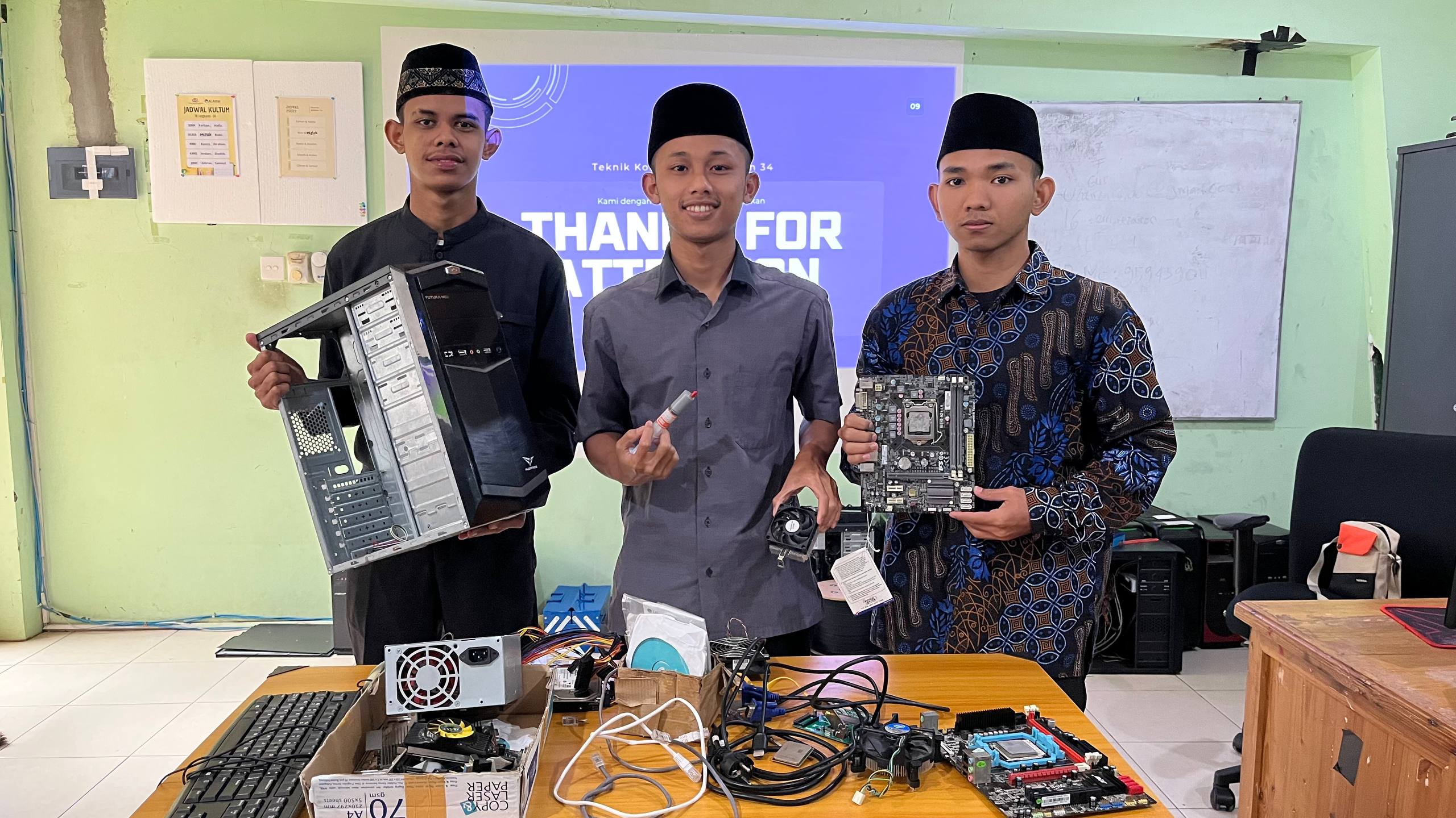 Asah Skill Teknis, Santri Rumah Gemilang Indonesia Gelar Praktik Bongkar Pasang Komputer