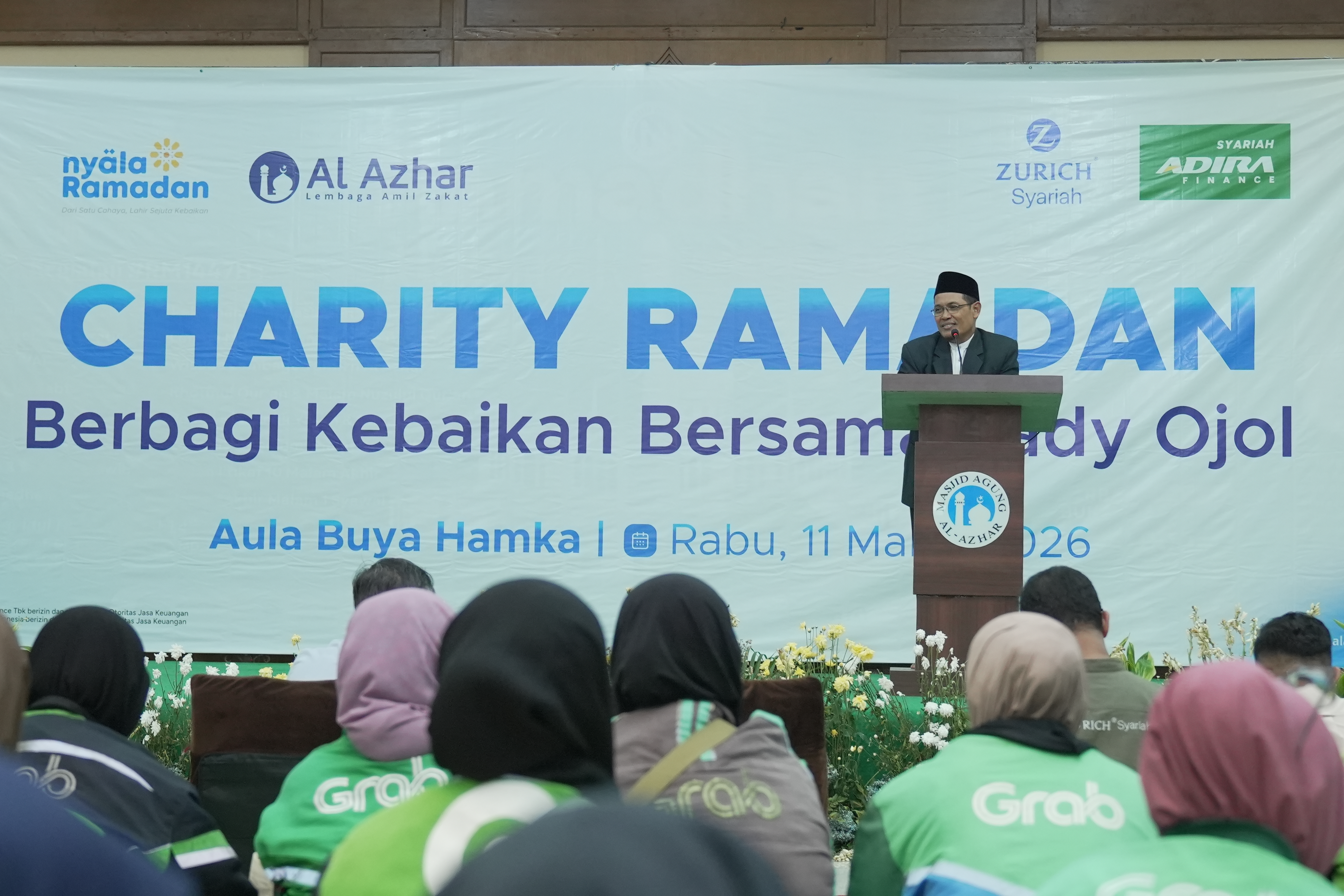 Apresiasi Perempuan Tangguh, Adira Finance dan Zurich Syariah Santuni Ratusan Lady Ojol