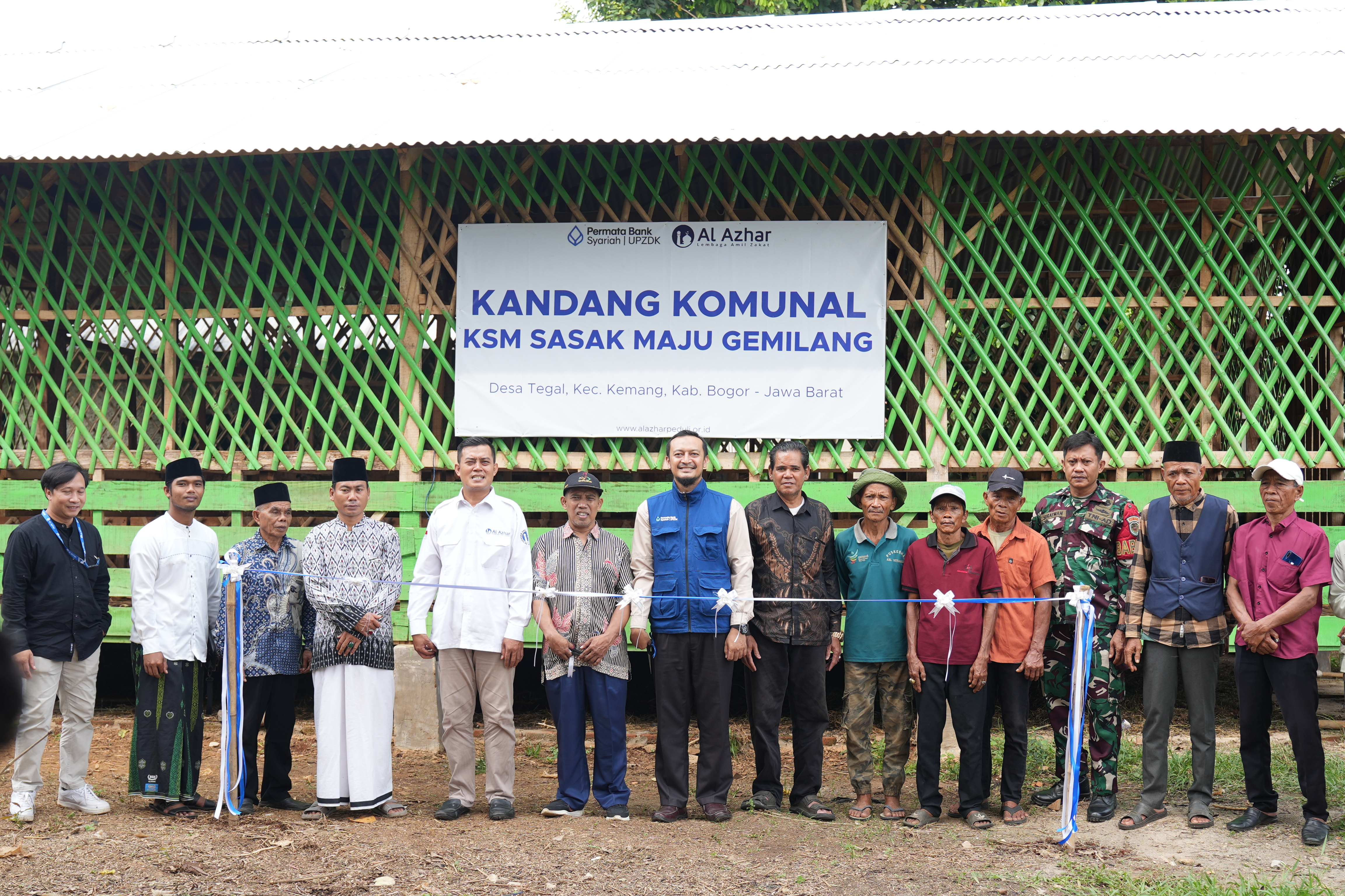 LAZ Al Azhar dan Permata Bank Syariah Dorong Kemandirian Peternak Lewat Program Kandang Komunal
